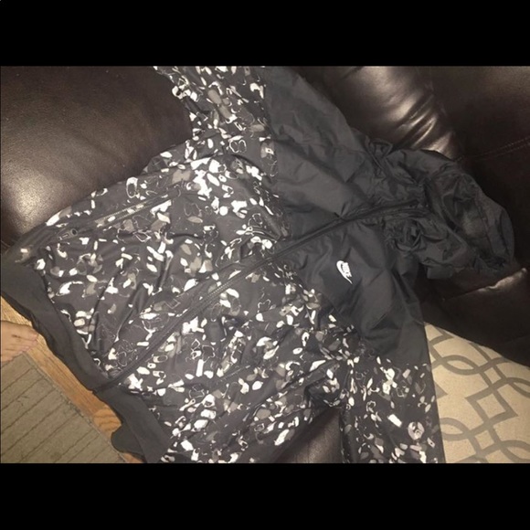 Nike jacket - Picture 2 of 3